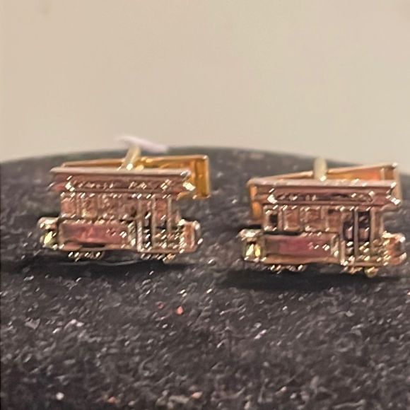 Vintage MCM 1952 mixed metal 3D gold tone whale back trolley car cuff links - Picture 4 of 15